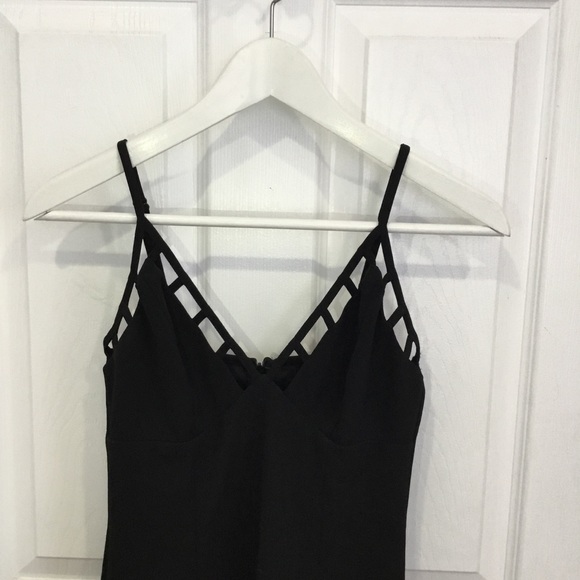 Black Fitted Dress 🖤 - Picture 7 of 7